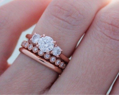 Can I wear a mismatched engagement ring and wedding band?