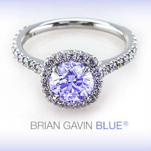 Why is there a discount for blue fluorescent diamonds?