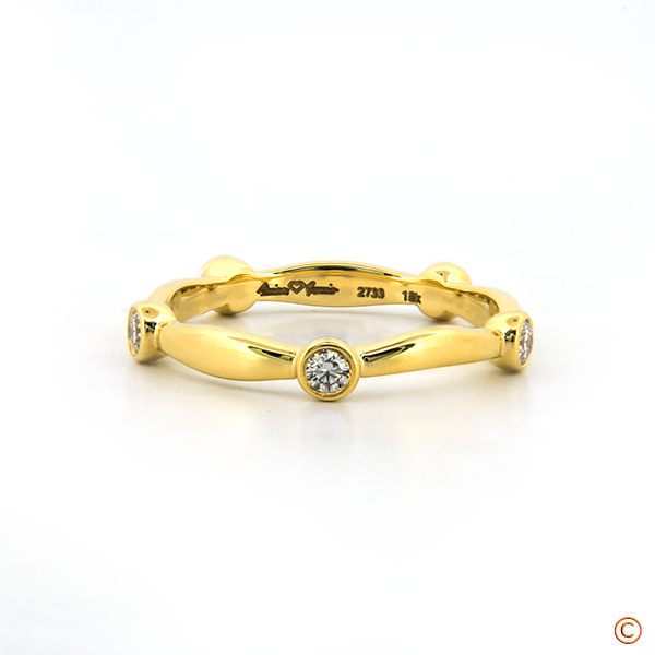 18kt Yellow Gold Custom Diamond Band using 5 x 2.0mm Natural Signature Diamond Melee