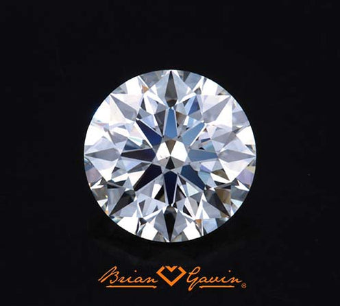 What is the effect of metal color on diamonds in a setting?