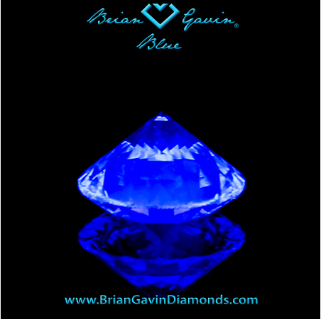 What does medium blue fluorescence look like in a diamond