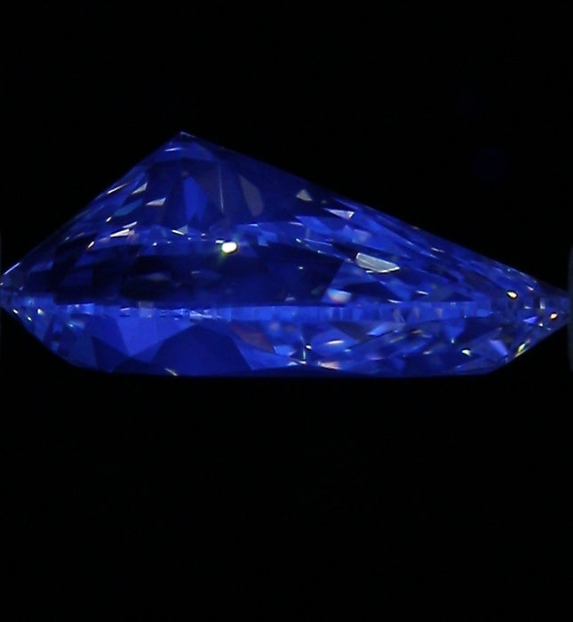 1.20ct Pear I VS1 Natural Diamond fluorescence image