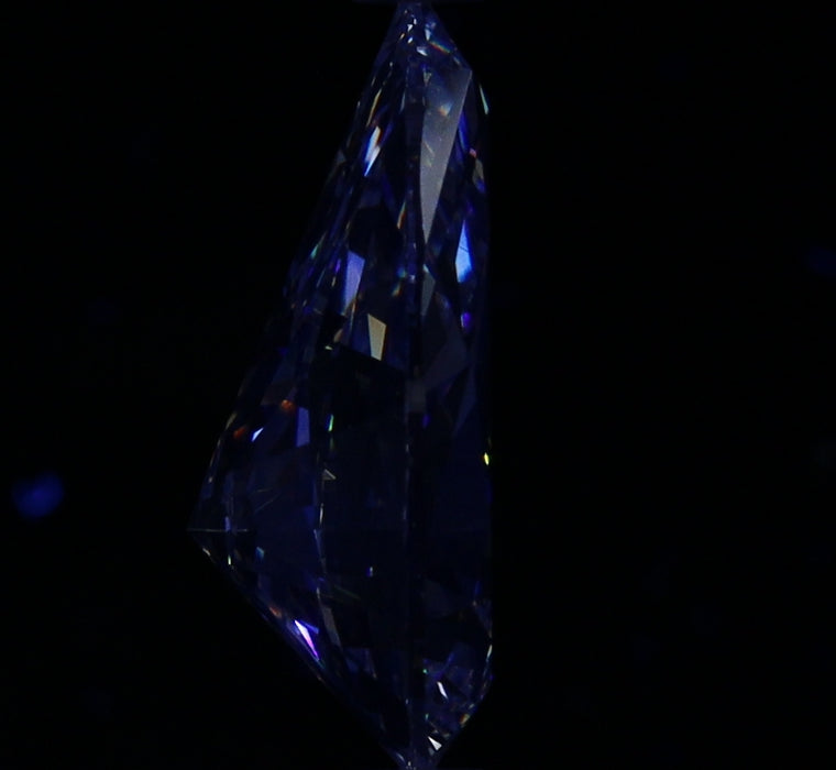 2.91ct Pear G VVS1 Natural Diamond fluorescence image
