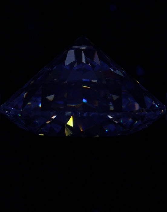 5.80ct Round H VVS2 Natural Diamond fluorescence image