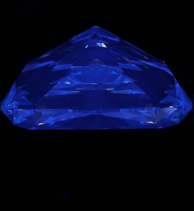 7.05ct CE J VS2 Natural Diamond fluorescence image