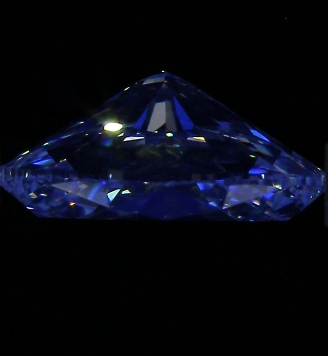 1.01ct Oval E VS1 Natural Diamond fluorescence image