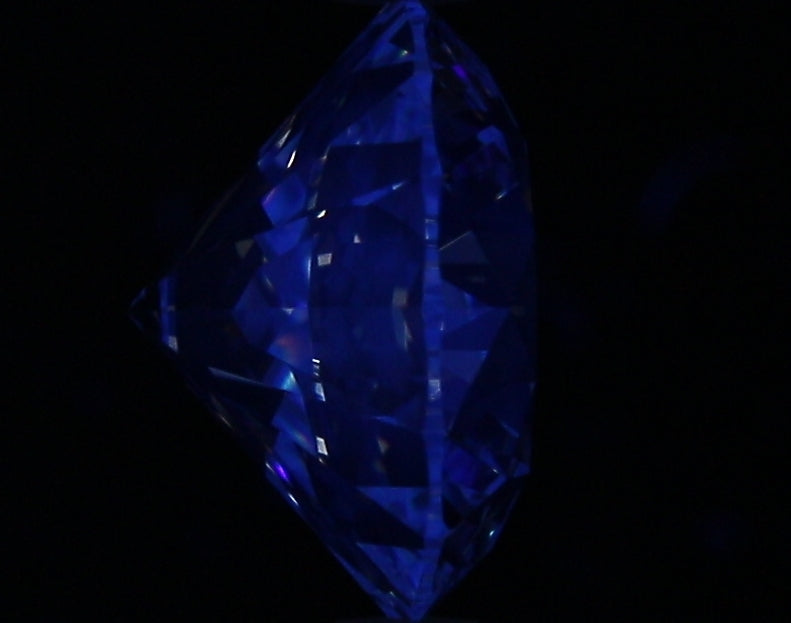 2.22ct Round E VS1 Natural Diamond fluorescence image