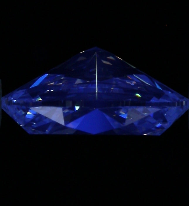 1.01ct Oval L VS2 Natural Diamond fluorescence image