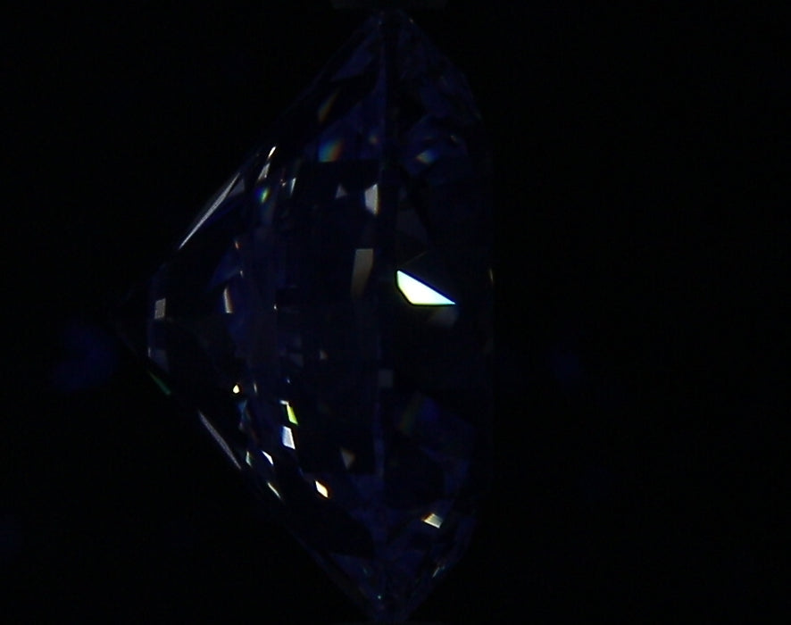 3.70ct Round I VS1 Natural Diamond fluorescence image