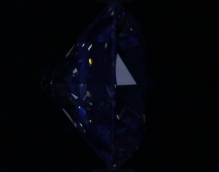2.03ct Round I SI1 Natural Diamond fluorescence image
