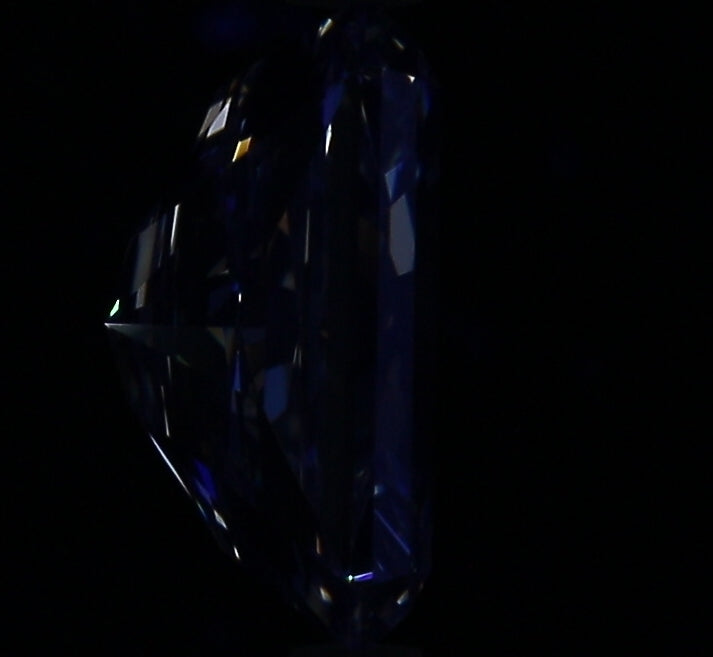 2.50ct Radiant I VVS1 Natural Diamond fluorescence image