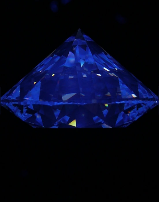 5.20ct Round I VS1 Natural Diamond fluorescence image