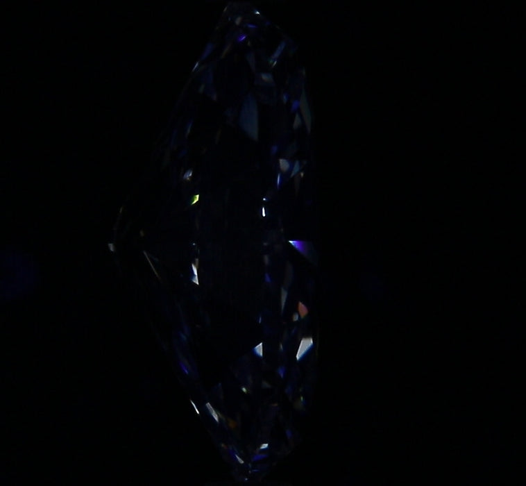 2.01ct Oval G VS1 Natural Diamond fluorescence image