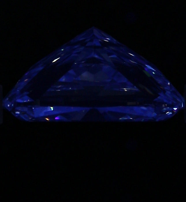 2.50ct CE F VVS2 Natural Diamond fluorescence image