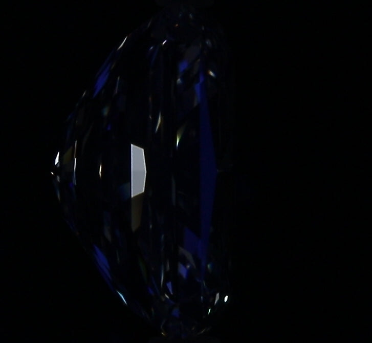 2.90ct Radiant G VVS1 Natural Diamond fluorescence image