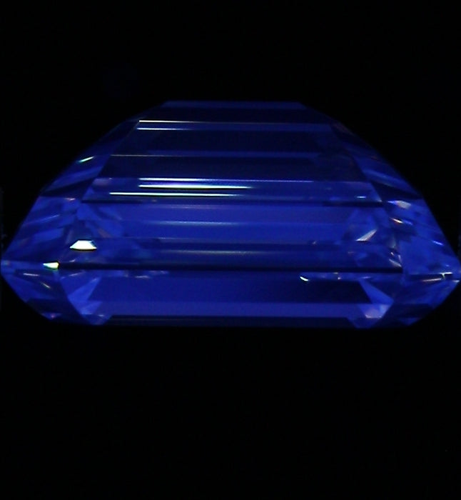 1.50ct Emerald J VVS1 Natural Diamond fluorescence image