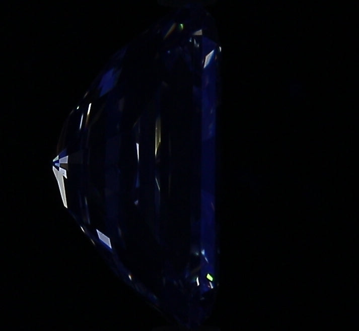 2.40ct Radiant I VVS2 Natural Diamond fluorescence image