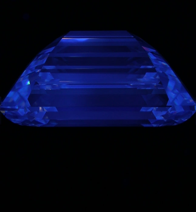 7.02ct Emerald J VVS1 Natural Diamond fluorescence image