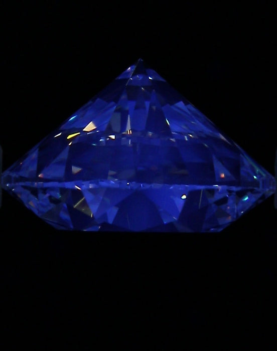 2.70ct Round K VVS2 Natural Diamond fluorescence image