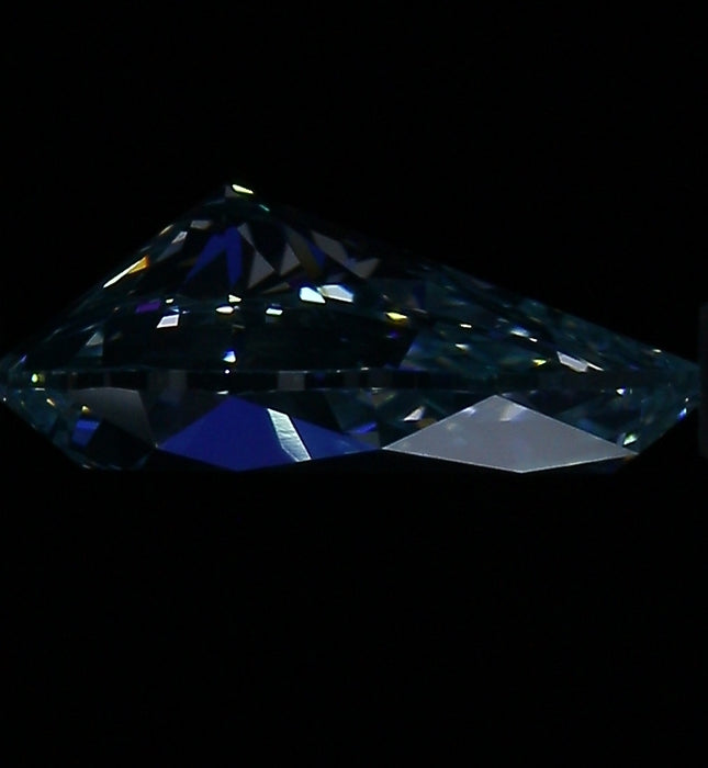 1.50ct Pear I VVS2 Natural Diamond fluorescence image