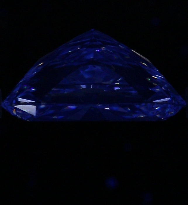 4.02ct CE E VS1 Natural Diamond fluorescence image