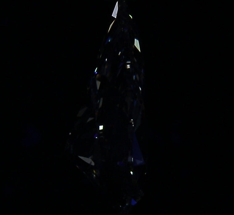 2.02ct Pear J SI1 Natural Diamond fluorescence image