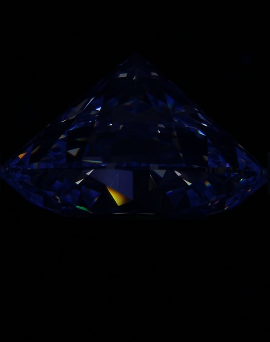 7.10ct Round E VS2 Natural Diamond fluorescence image