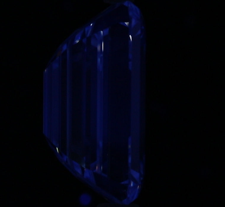 2.50ct Emerald I SI1 Natural Diamond fluorescence image