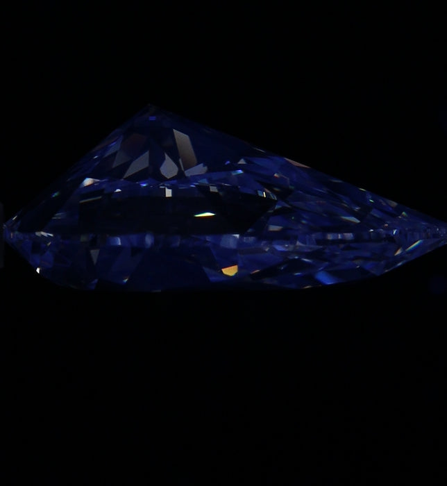 3.01ct Pear D SI1 Natural Diamond fluorescence image