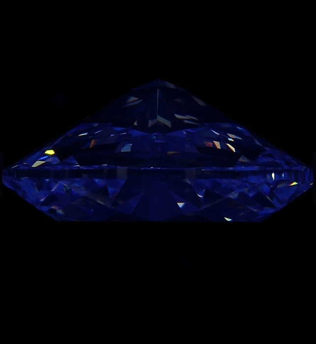 5.02ct Oval E SI1 Natural Diamond fluorescence image