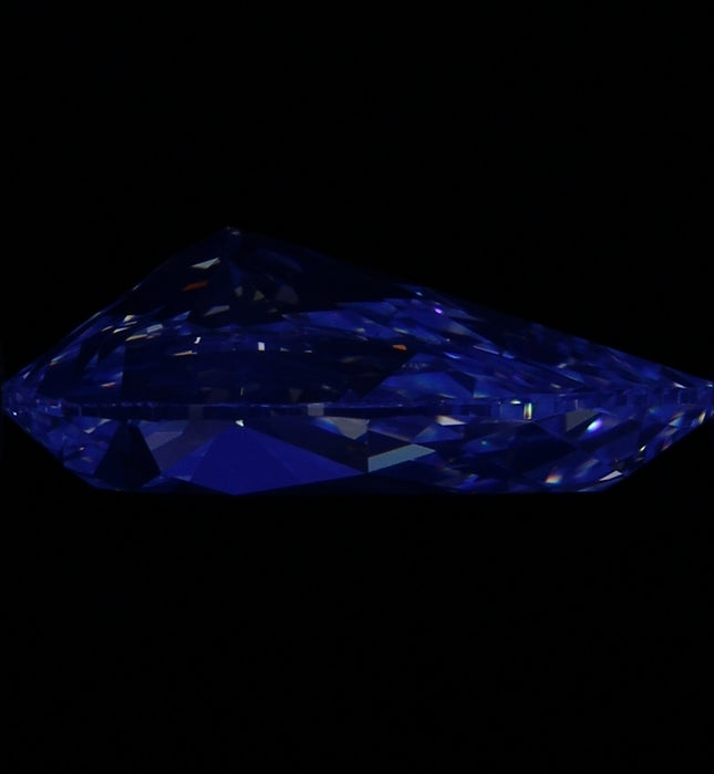 3.04ct Pear H VVS2 Natural Diamond fluorescence image