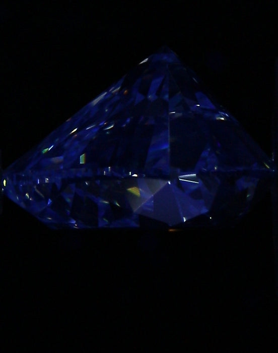 3.01ct Heart D VS2 Natural Diamond fluorescence image