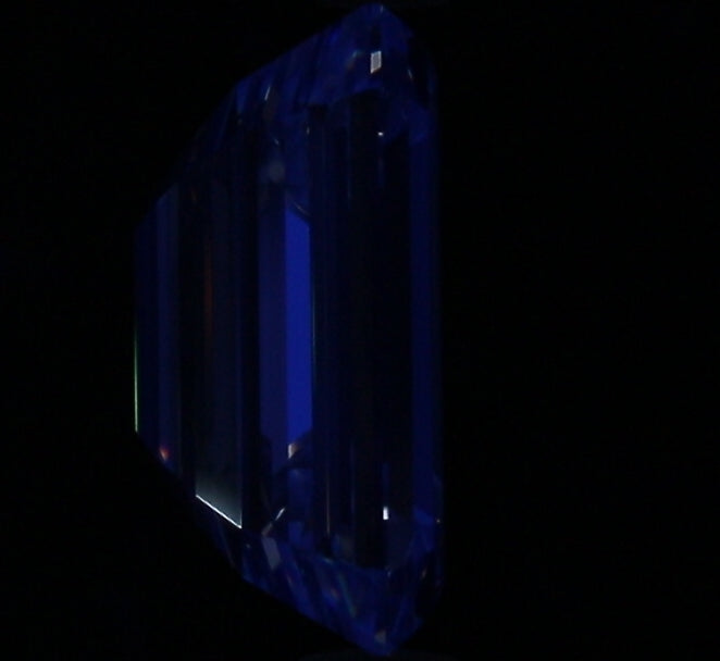 2.01ct Emerald I VS1 Natural Diamond fluorescence image