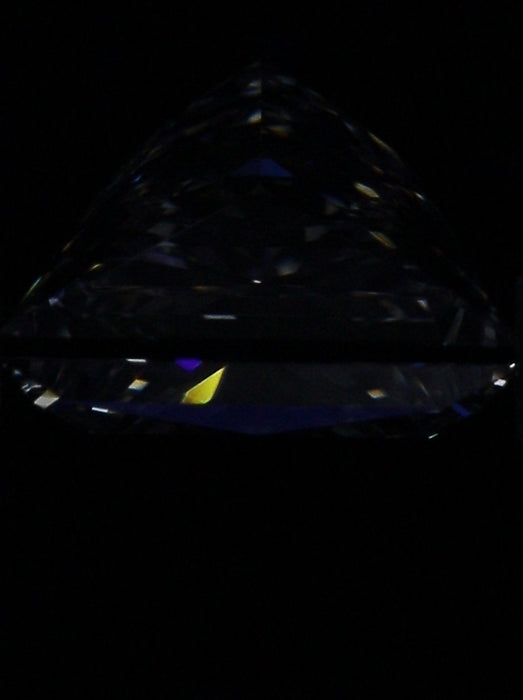 1.81ct PC J VS1 Natural Diamond fluorescence image