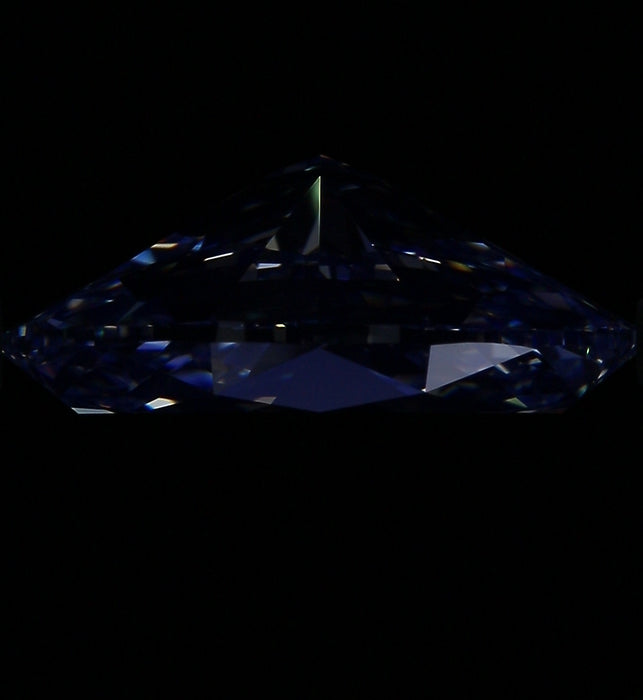 6.01ct Oval F VVS1 Natural Diamond fluorescence image