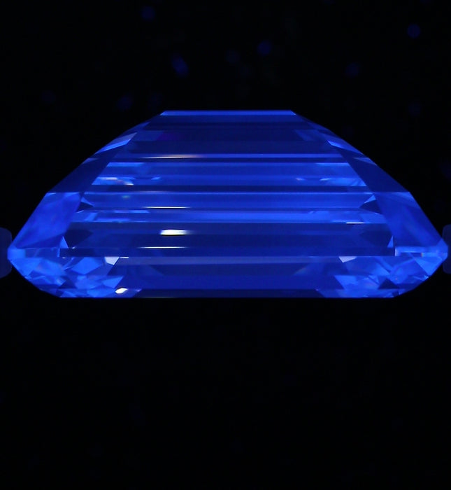 15.55ct Emerald VLPB VVS1 Natural Diamond fluorescence image