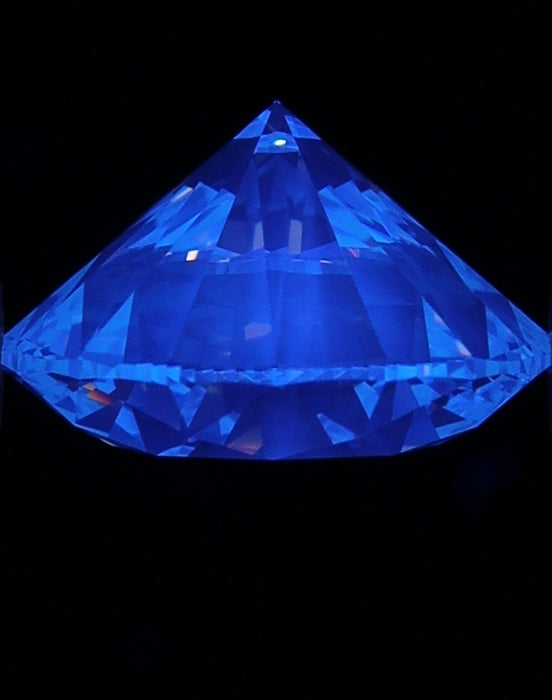 1.60ct Round O-P VVS2 Natural Diamond fluorescence image