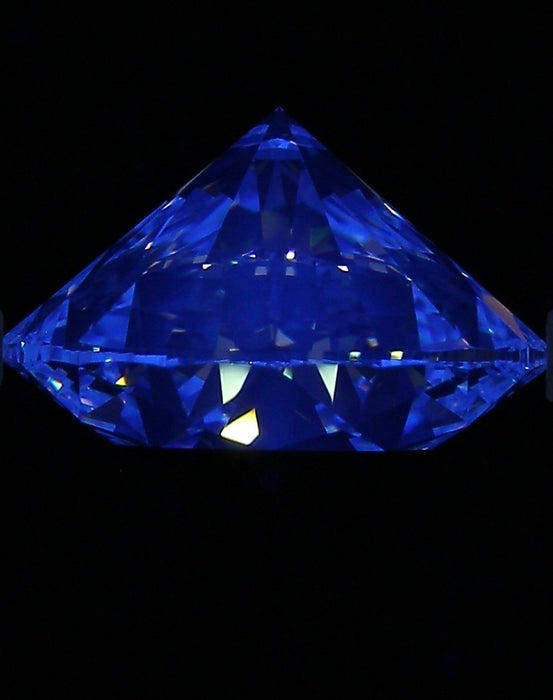 6.57ct Round H VS2 Natural Diamond fluorescence image