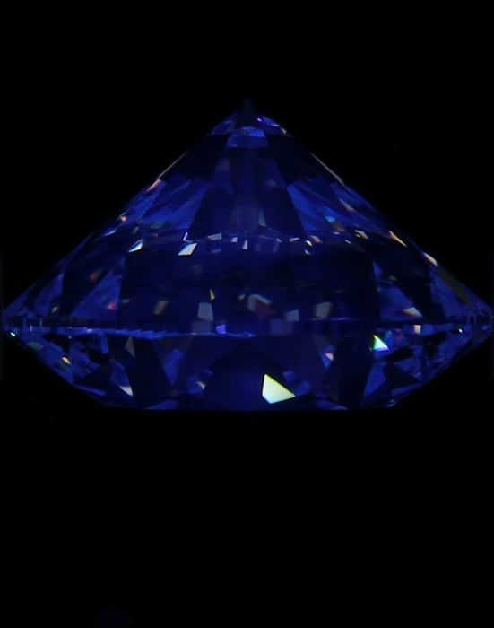 2.11ct Round E VS1 Natural Diamond fluorescence image