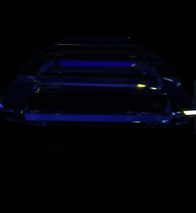 1.01ct Emerald D VS1 Natural Diamond fluorescence image