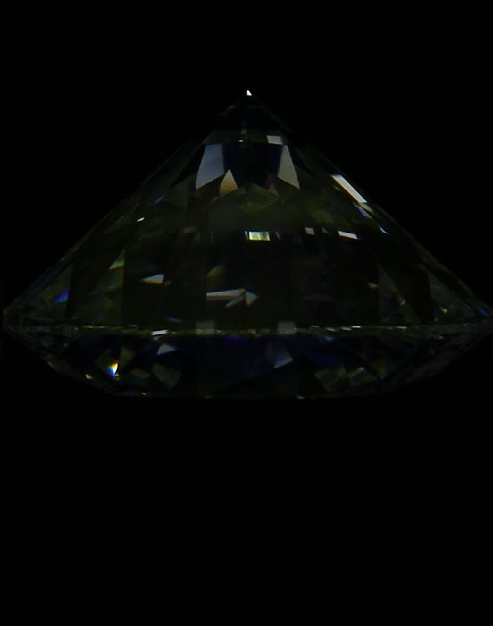 6.03ct Round G VS2 Natural Diamond fluorescence image