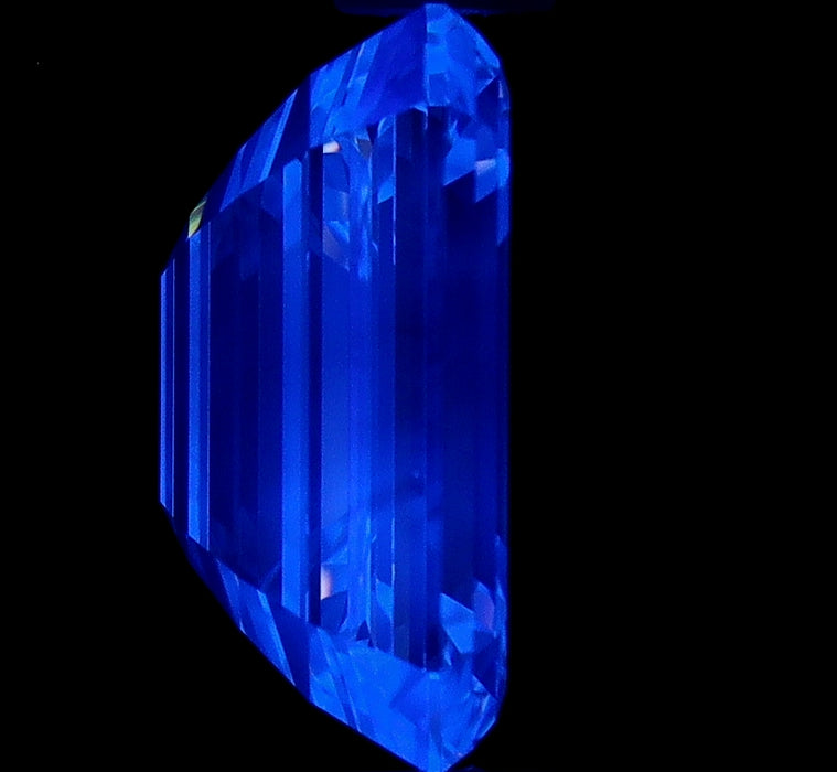 1.10ct Emerald K VS1 Natural Diamond fluorescence image