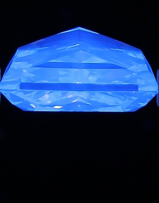2.03ct Radiant FY VVS2 Natural Diamond fluorescence image