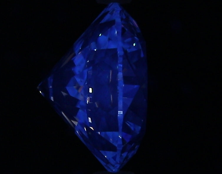 2.02ct Round I SI1 Natural Diamond fluorescence image