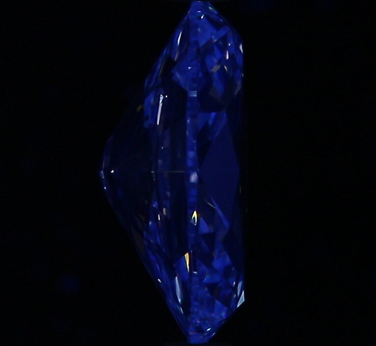 2.01ct Oval E VS2 Natural Diamond fluorescence image