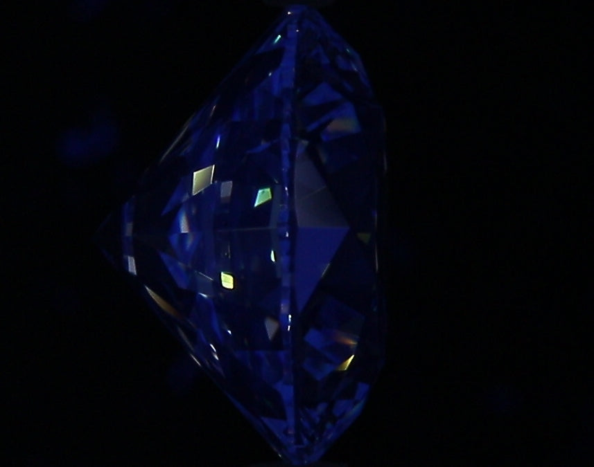2.72ct Round F VS2 Natural Diamond fluorescence image