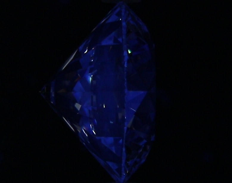 2.51ct Round F VS1 Natural Diamond fluorescence image