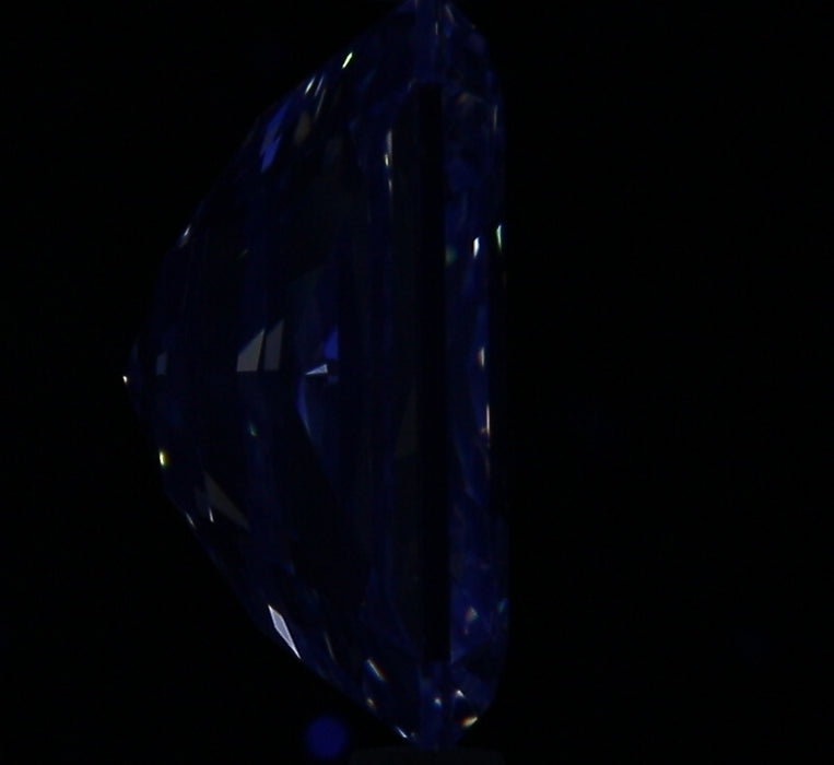 3.01ct Radiant I VS2 Natural Diamond fluorescence image