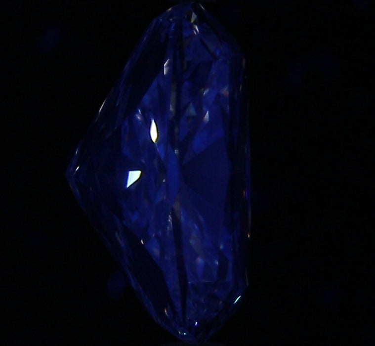 3.02ct CE H VS2 Natural Diamond fluorescence image