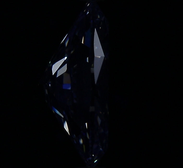 1.97ct Oval H VVS2 Natural Diamond fluorescence image